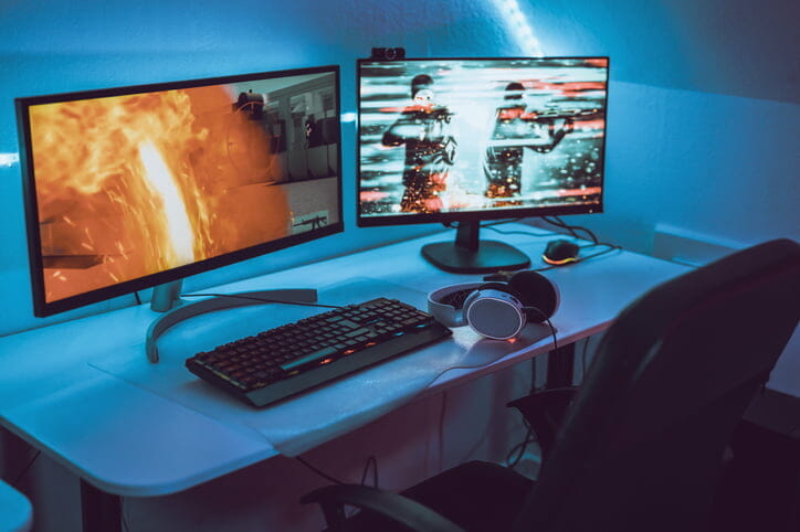 Two gaming monitor in a blue room 