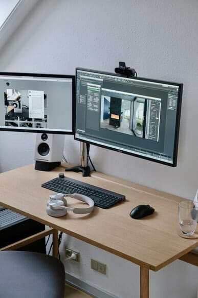 dual monitor setup on the desk